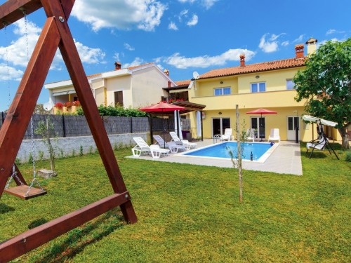 Holiday home - 8 persons -  - Valbruna - 52100 - Pula