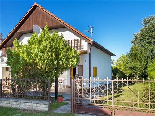 Holiday home - 6 persons -  - Balatonfenyves - 8646