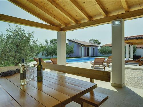 Holiday home - 9 persons -  - 52100 - Pula