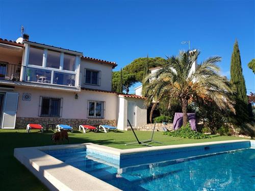 Holiday home - 8 persons -  - Carrer Vall de Vianya - 17130 - L'escala
