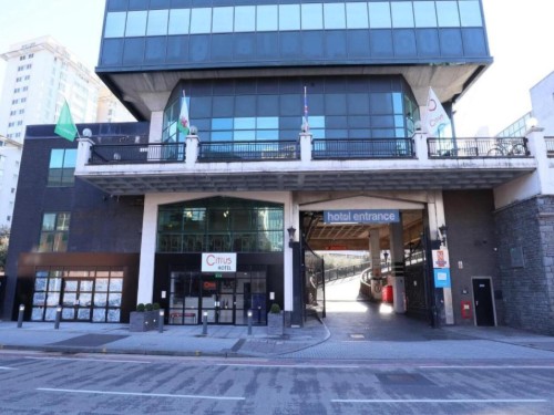 Hotel - 3 persons -  - CF10 2FE - Cardiff