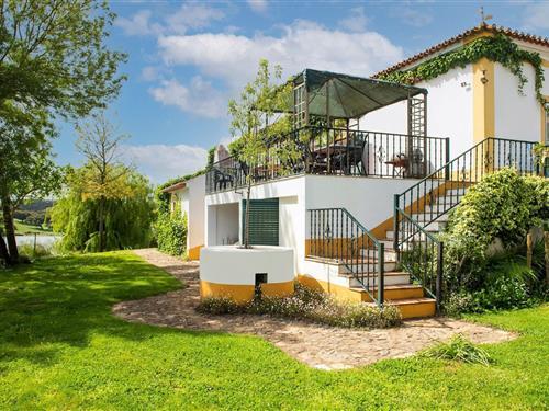 Bondhus - 9 personer -  - 7050-000 - Montemor O Novo