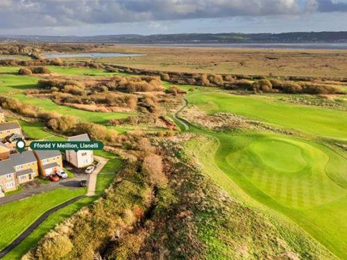 Holiday home - 5 persons -  - SA15 2EX - Llanelli