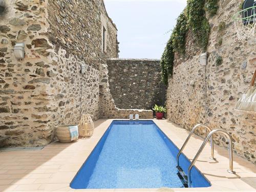 Sommerhus - 8 personer -  - 17780 - Garriguella