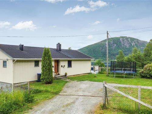 Feriehus / leilighet - 7 personer -  - Vestnesvegen - Vågstranda/Hjelvika - 6387 - Vågstranda