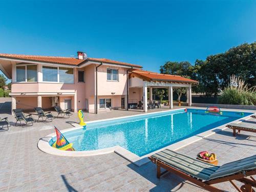 Holiday home - 8 persons -  - Bunarska cesta - 52100 - Pula