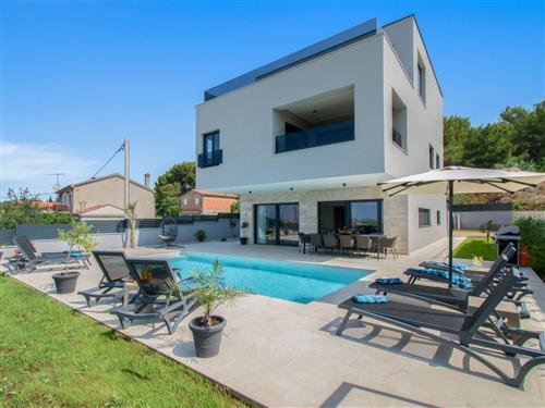 Holiday home - 8 persons -  - Bokordici - 52100