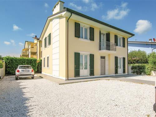 Holiday Home/Apartment - 8 persons -  - Via Corte Pagnini - Torre Del Lago - 55049 - Torre Del Lago Puccini