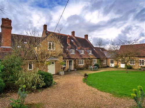 Holiday home - 16 persons -  - Bratton Seymour - BA9 8BU