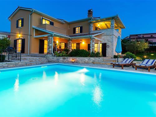 Villa - 8 persons -  - 52440 - Montižana