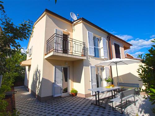 Holiday Home/Apartment - 6 persons -  - orbanin - 52100 - Pula