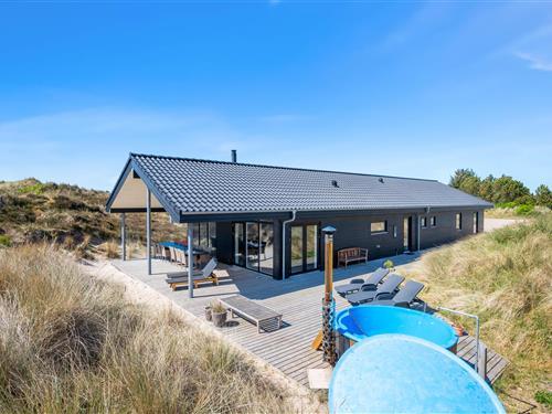 Sommerhus - 12 personer -  - Fyrmarken - Nr. Lyngvig - 6960 - Hvide Sande