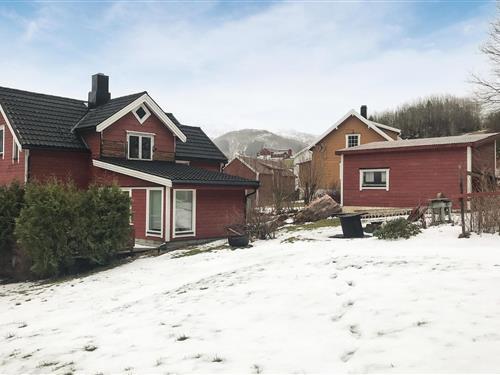 Semesterhus/Semesterlägenhet - 8 personer -  - Hjeldnesvegen - Valsøyfjord/Kyrksæterøra - 6687 - Valsøyfjord