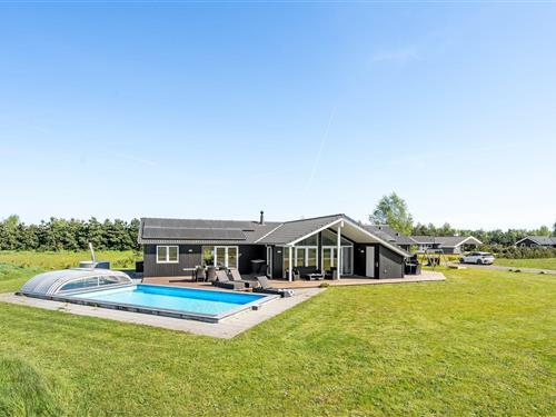 Holiday Home/Apartment - 14 persons -  - Savavej - Marielyst - 4873 - Væggerløse