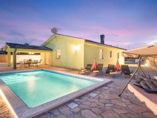 Holiday home - 6 persons -  - 52211 - Bale