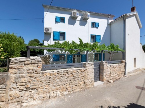 Holiday home - 6 persons -  - 52203 - Medulin