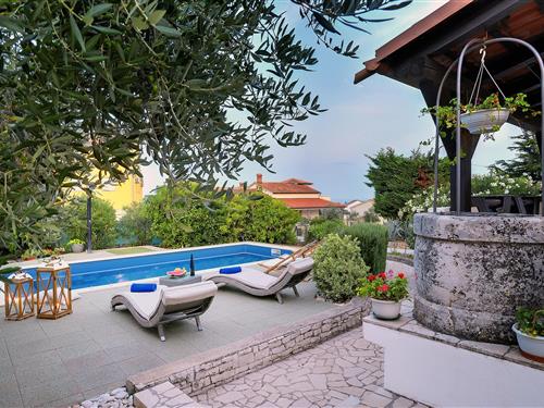 Holiday home - 9 persons -  - 52204 - Ližnjan