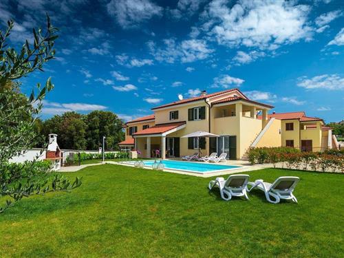 Holiday home - 10 persons -  - Kastanjez - Banjole - 52100 - Pula