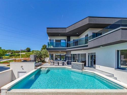 Holiday home - 8 persons -  - Kavrerski put - 52100 - Pula