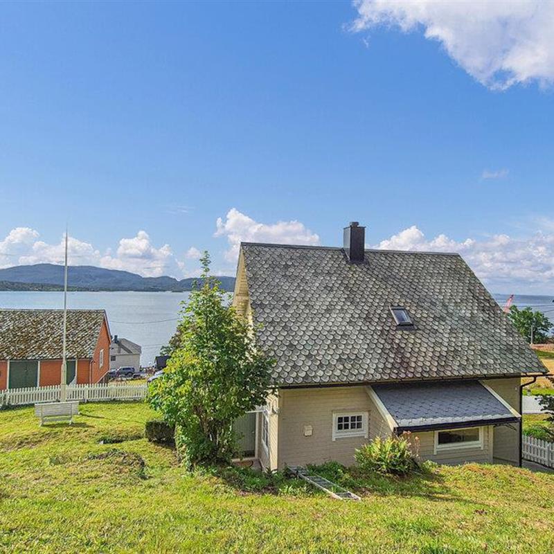 Sommerhus - 9 personer -  - Holmedalsvegen - 6982 - Holmedal