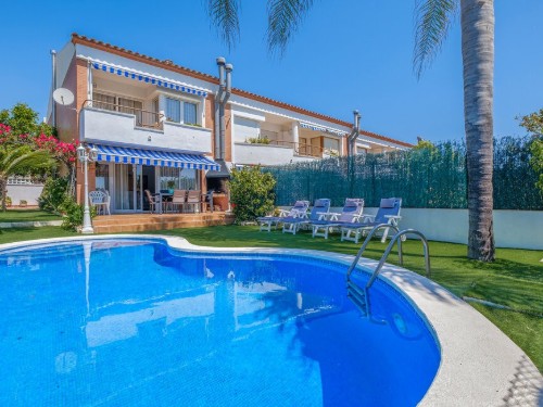 Feriehus - 9 personer -  - C/Bulnes - 08398 - Santa Susanna
