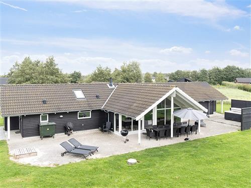 Holiday Home/Apartment - 14 persons -  - Blommestien - Marielyst - 4872 - Idestrup