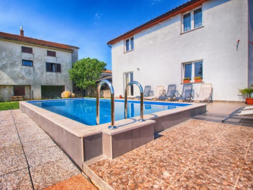 Holiday home - 9 persons -  - 52203 - Medulin