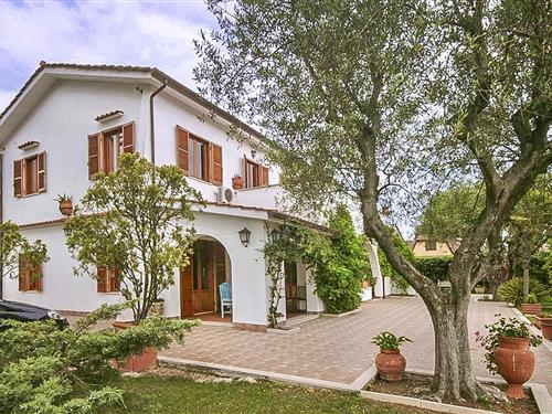 Holiday Home/Apartment - 8 persons -  - Viale Nuova California - 00040 - Ardea