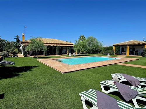 Holiday home - 8 persons -  - Carr. La Puebla de Cazalla, km - 41620 - Marchena