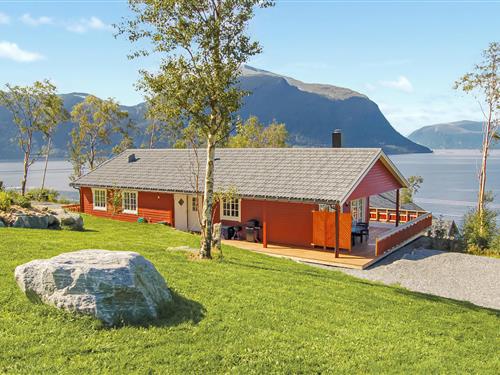 Sommerhus - 8 personer -  - Gjævenesvegen - 6224 - Hundeidvik