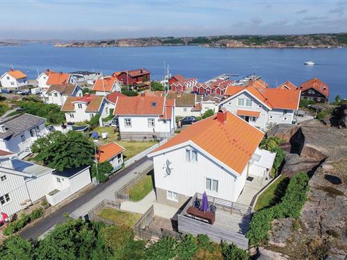 Holiday Home/Apartment - 10 persons -  - Kaprifolgatan - 456 47 - Bovallstrand