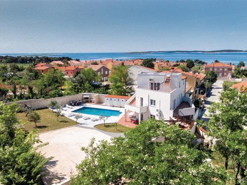 Holiday home - 14 persons -  - Posesi - 52203 - Medulin