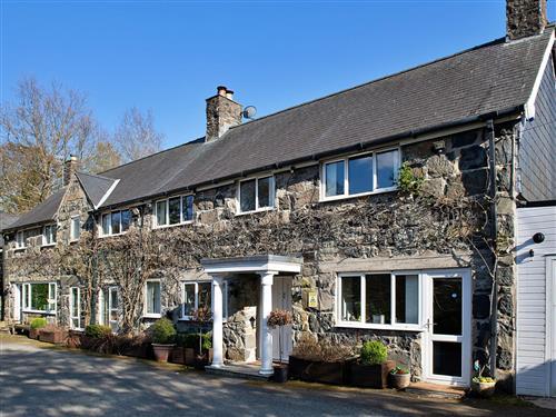 Holiday home - 12 persons -  - Dolgellau - LL40 2aa