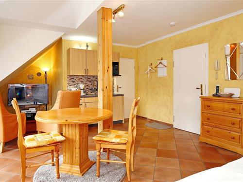 Holiday Home/Apartment - 2 persons -  - Ostseeallee - 18225 - Ostseebad Kühlungsborn