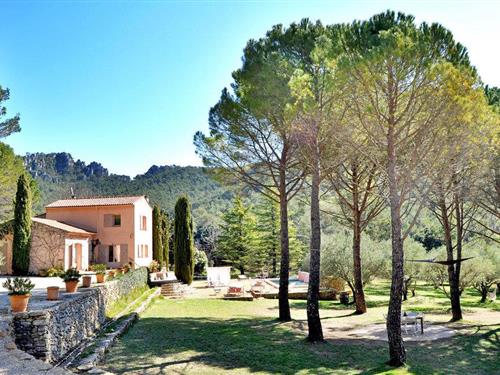 Holiday home - 7 persons -  - Chemin Des Baumes - 83136 - La Roquebrussanne