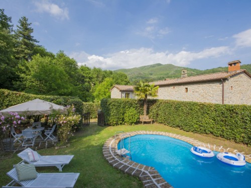 Holiday home - 8 persons -  - 51017 - Pescia