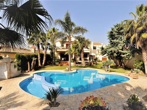 Holiday home - 8 persons -  - Avda de Lluc, - 07300 - Inca