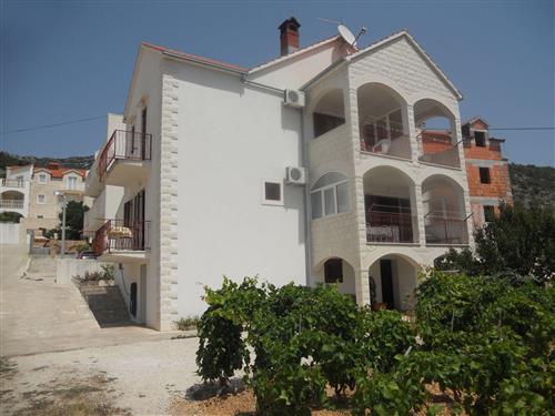 Holiday apartment - 3 persons -  - Splitska - 21420 - Bol