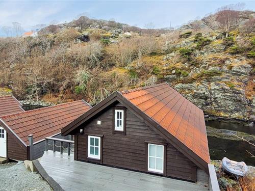 Holiday home - 6 persons -  - Bømlavegen - Bømlo - 5437 - Finnås