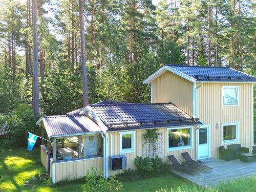 Holiday Home/Apartment - 5 persons -  - Låkenäsvägen - Tämta/Fristad - 513 93 - Fristad