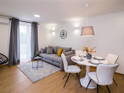 Holiday apartment - 4 persons -  - Ulica kraljice Jelene - 23211 - Pakoštane