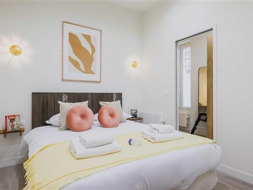 Holiday apartment - 4 persons -  - 92210 - Saint-Cloud