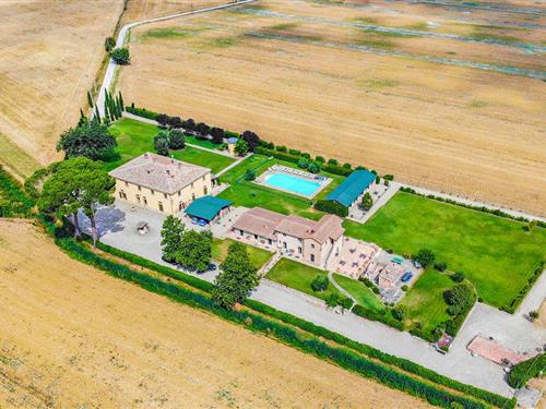 Sommerhus - 16 personer -  - Loc. Peruzzo - 52048 - Monte San Savino