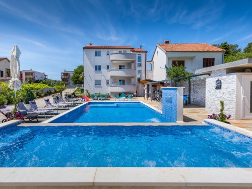 Holiday home - 16 persons -  - Kavrerski put - 52100 - Pula