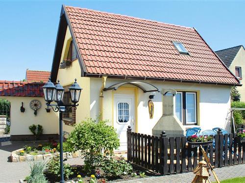 Holiday Home/Apartment - 4 persons -  - 18311 - Ribnitz-Damgarten