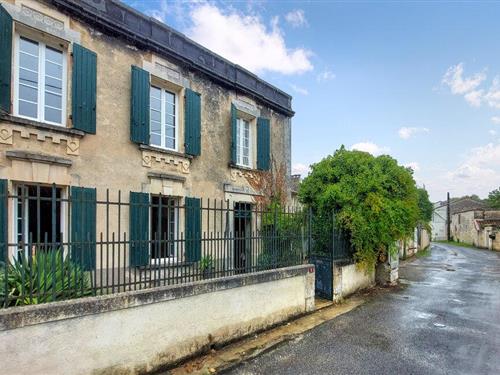 Holiday home - 8 persons -  - Rue du Puits - 16120 - Saint-Simon