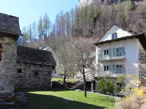 Feriehus / leilighet - 12 personer -  - Vicolo Castello - 6634 - Brione Verzasca