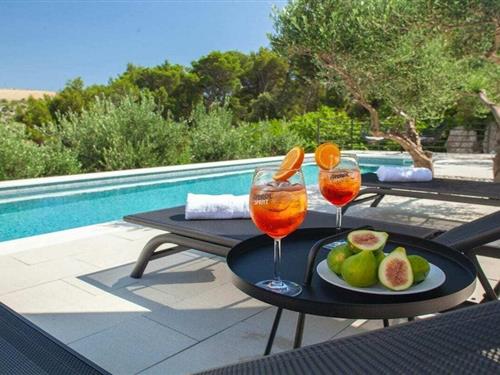 Villa - 6 personer -  - 21320 - Krvavica