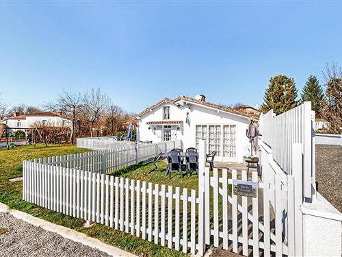 Holiday home - 6 persons -  - Rue des Lavandieres - 16500 - Oradour-Fanais