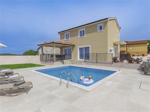Holiday home - 5 persons -  - Pula - 52100